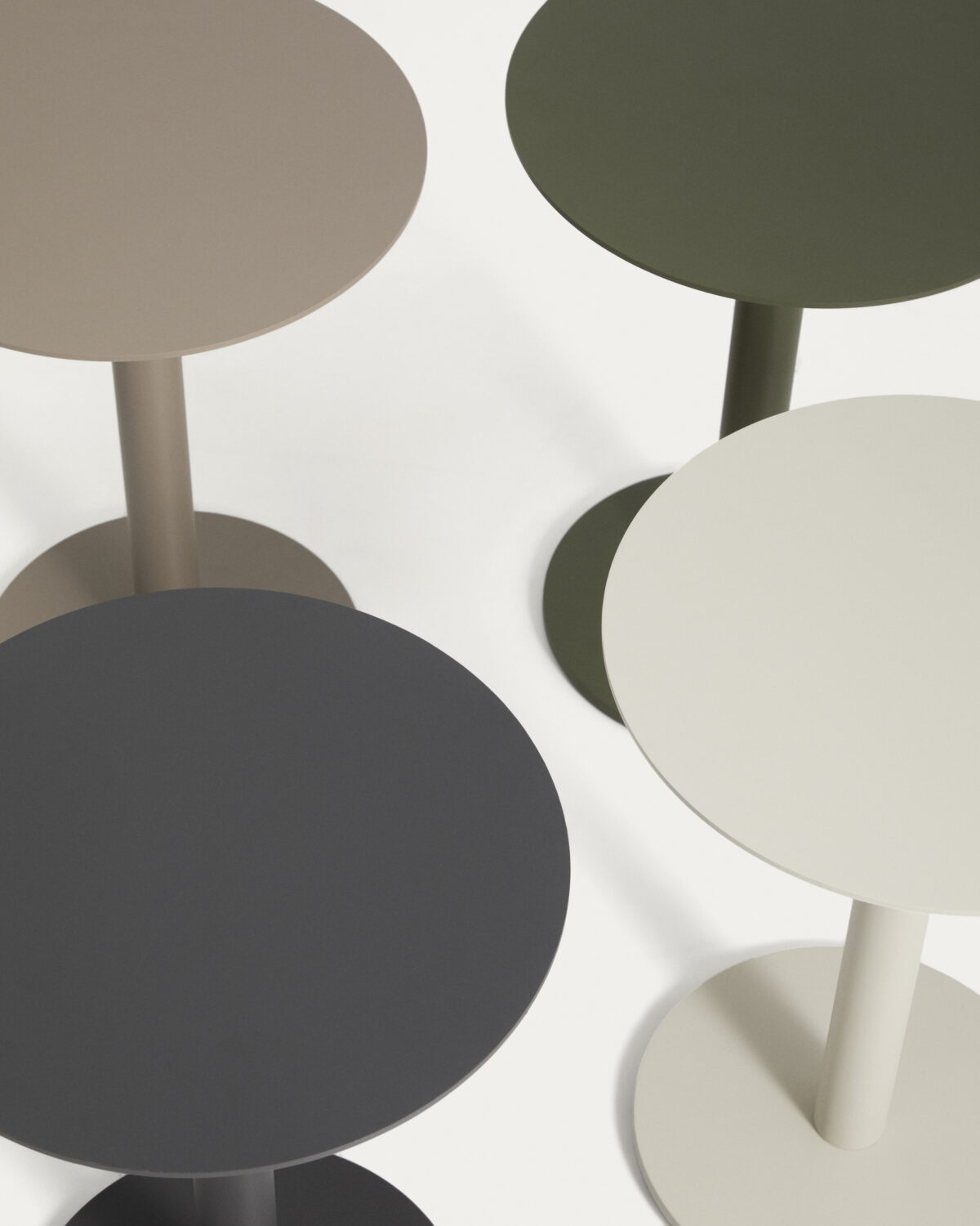 Kave Home Asinara bijzettafel in ecru aluminium Ø40 cm - Afbeelding 7