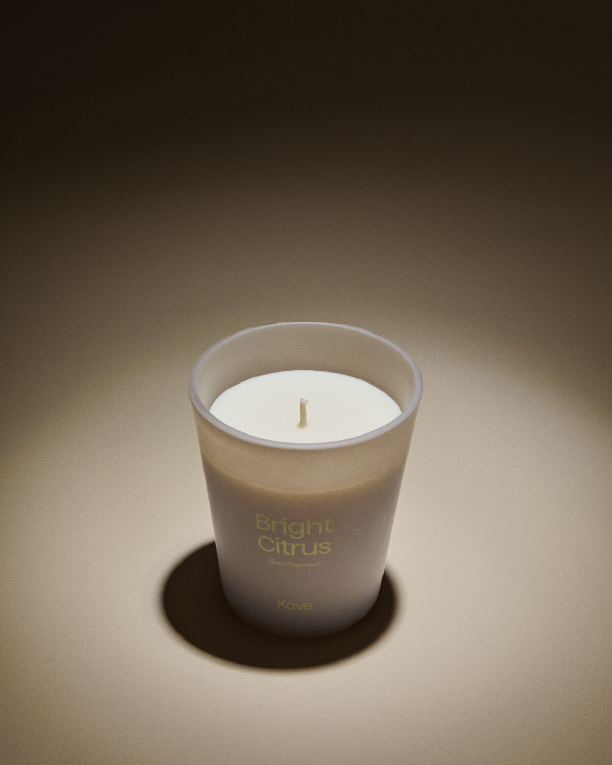 Kave Home Citronella geurkaars Bright Citrus 900 gr - Afbeelding 8