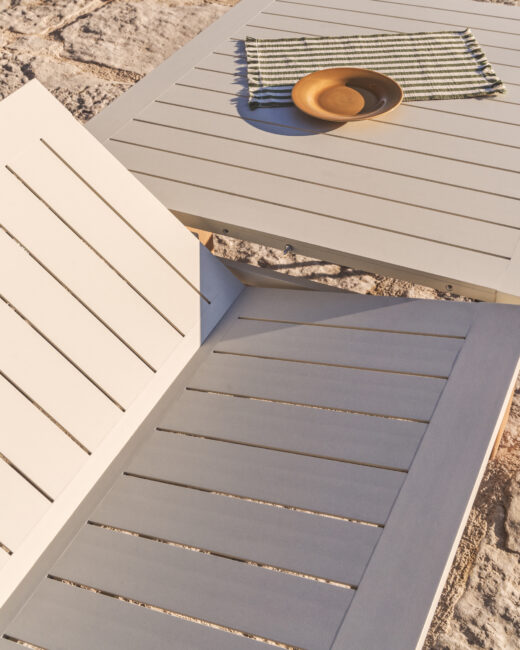 Kave Home Livorno uitschuifbare tafel van beige aluminium en poten met houteffect 233(350) x 100 cm