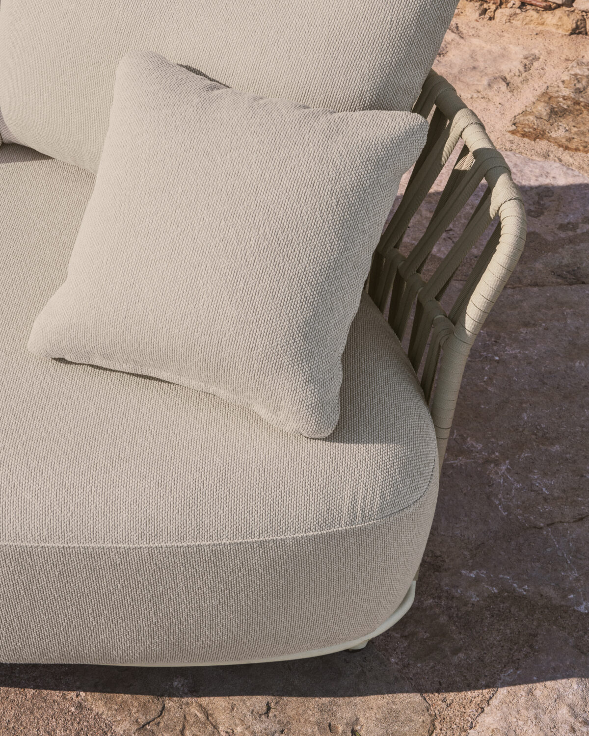 Kave Home Osani 2-zitsbank van ecru aluminium en taupe touw 170 cm - Afbeelding 3
