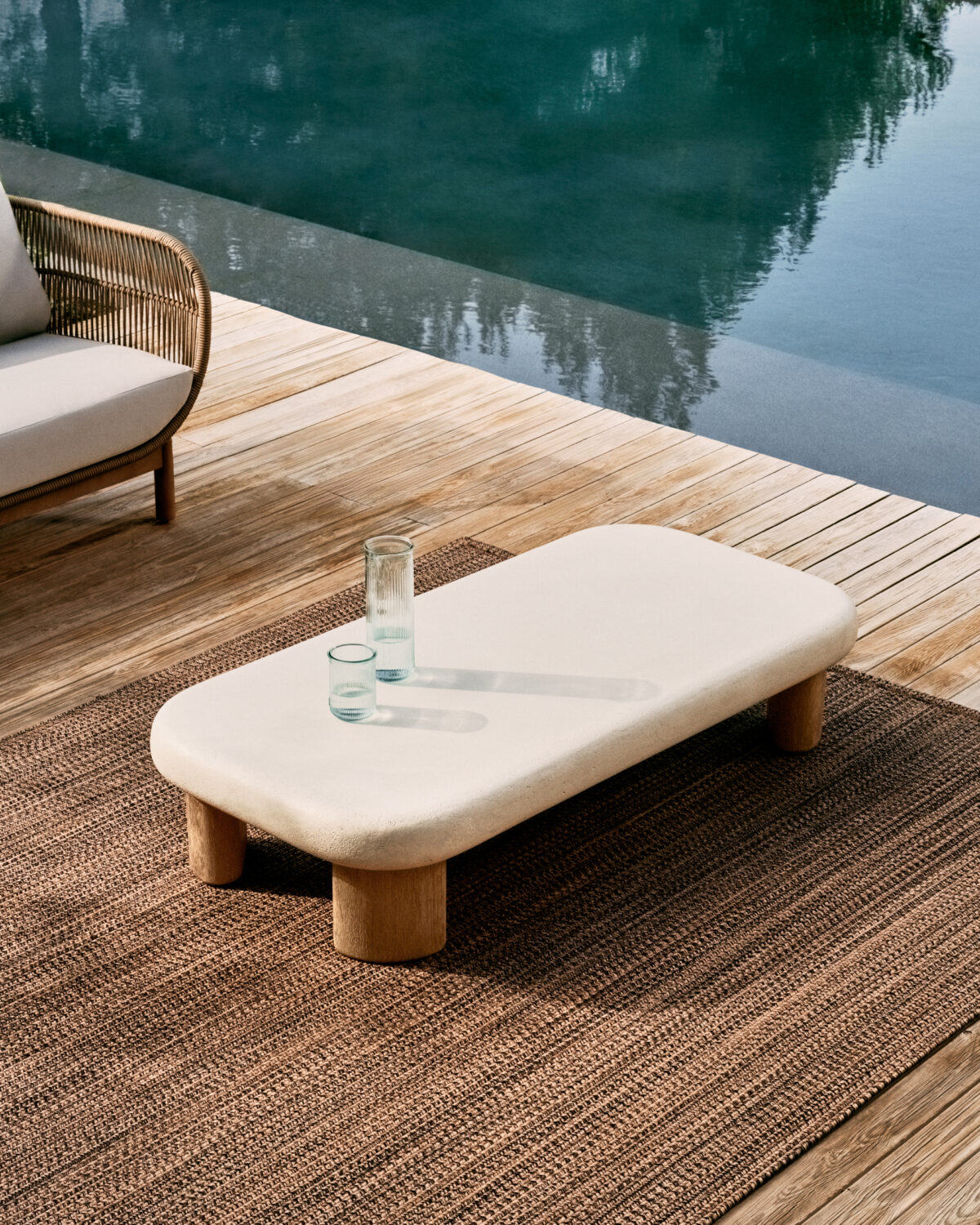 Kave Home Labra salontafel van cement en acaciahout 140 x 70 cm FSC 100% - Afbeelding 2