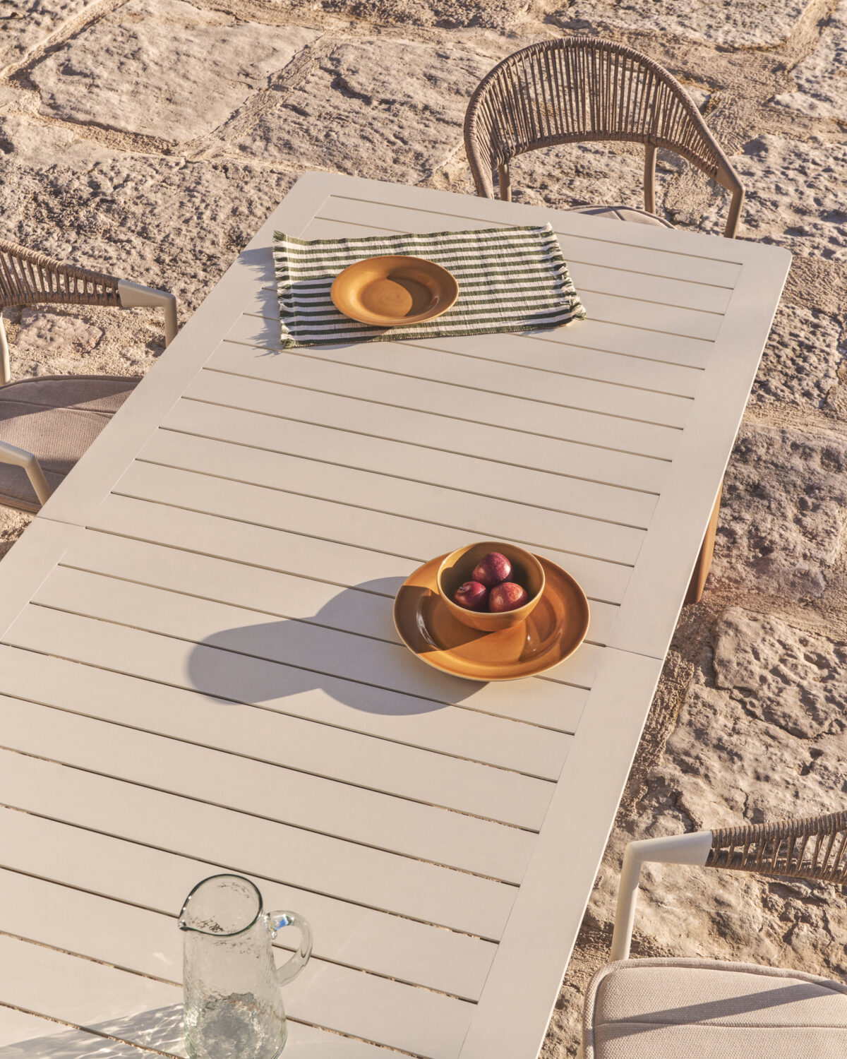 Kave Home Livorno uitschuifbare tafel van beige aluminium en poten met houteffect 233(350) x 100 cm - Afbeelding 3