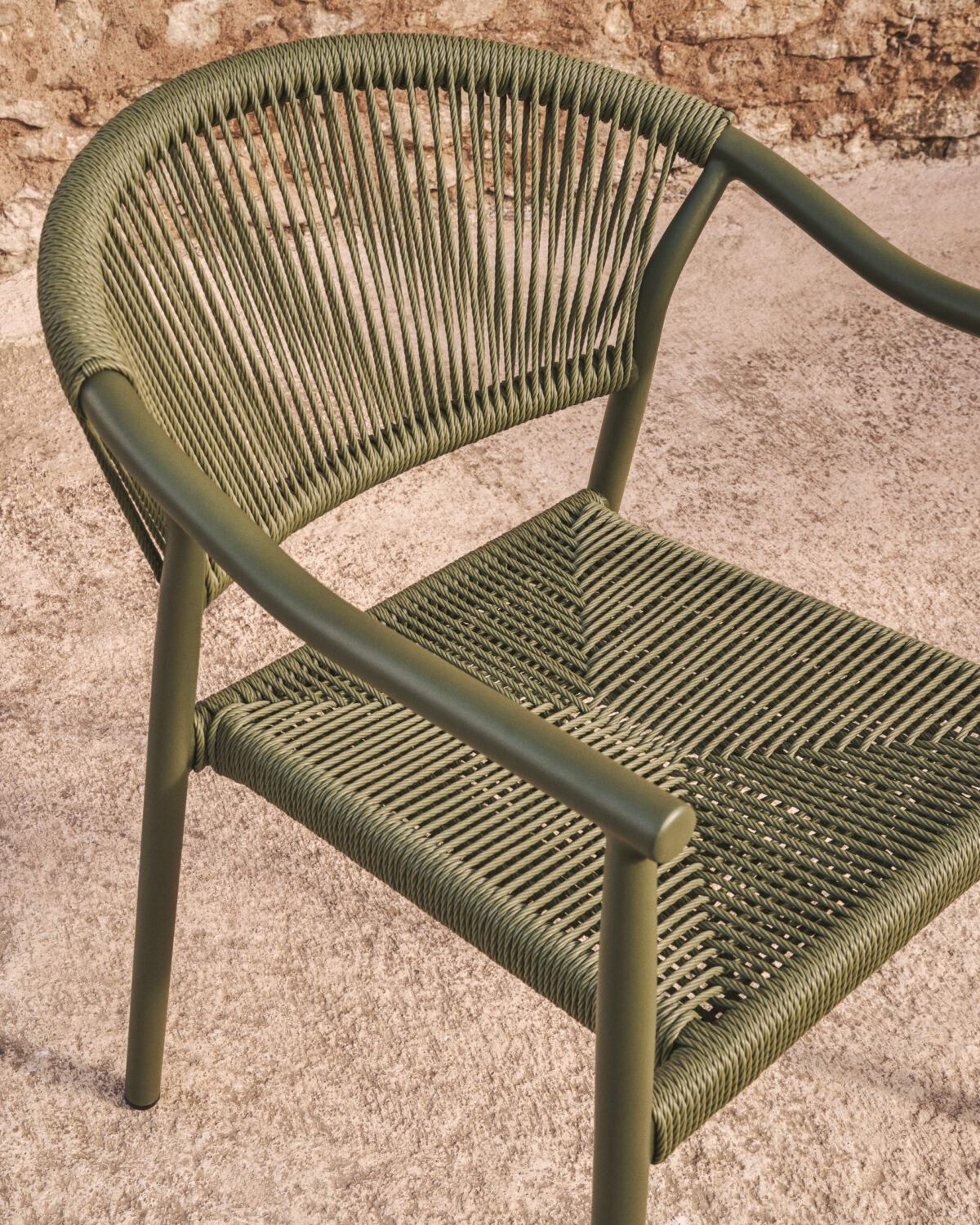 Kave Home Livadia stapelbare outdoor stoel van groen aluminium - Afbeelding 2