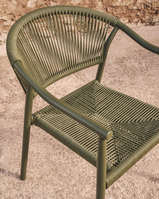 Kave Home Livadia stapelbare outdoor stoel van groen aluminium