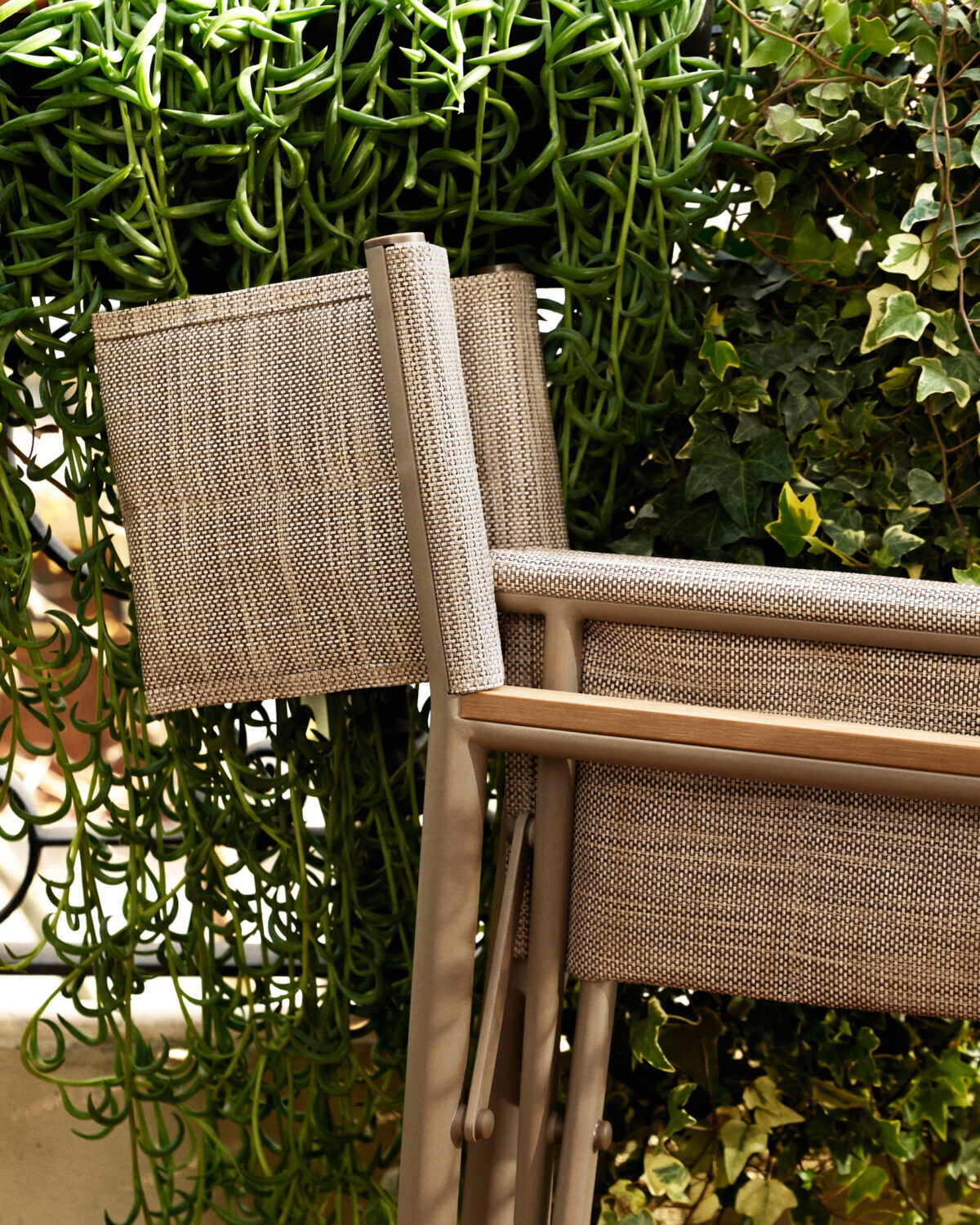 Kave Home Tisno klapstoel voor buiten in taupe aluminium en taupe texteline - Afbeelding 6