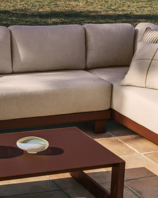Kave Home Nerano set met 5-zits hoekbank, fauteuil en salontafel van gehard glas en bruin aluminium