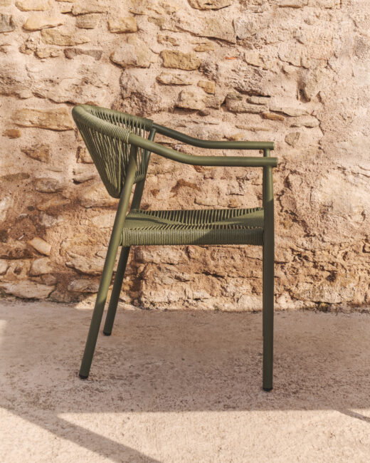 Kave Home Livadia stapelbare outdoor stoel van groen aluminium