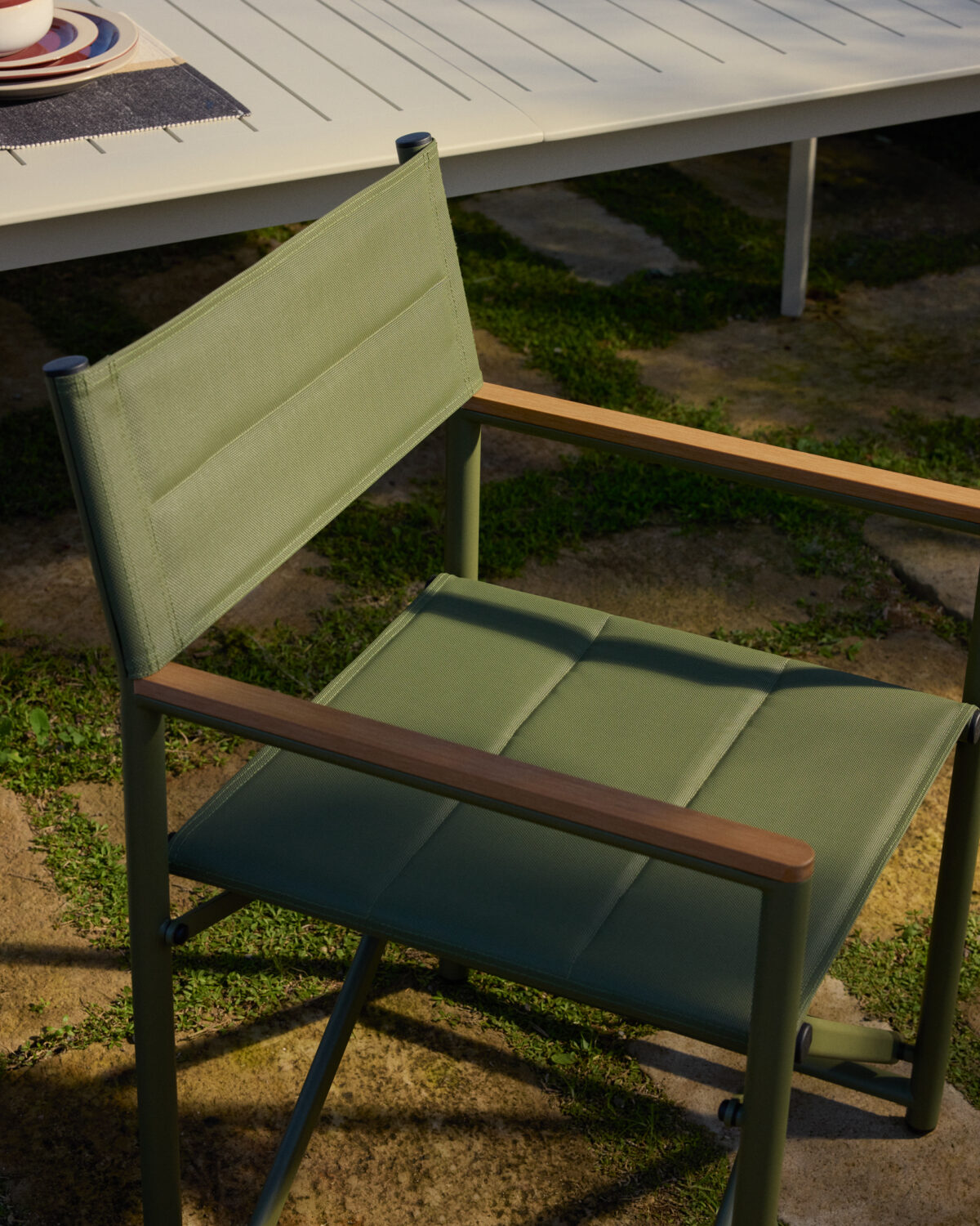 Kave Home Tisno klapstoel voor buiten in groen aluminium en groene texteline - Afbeelding 3