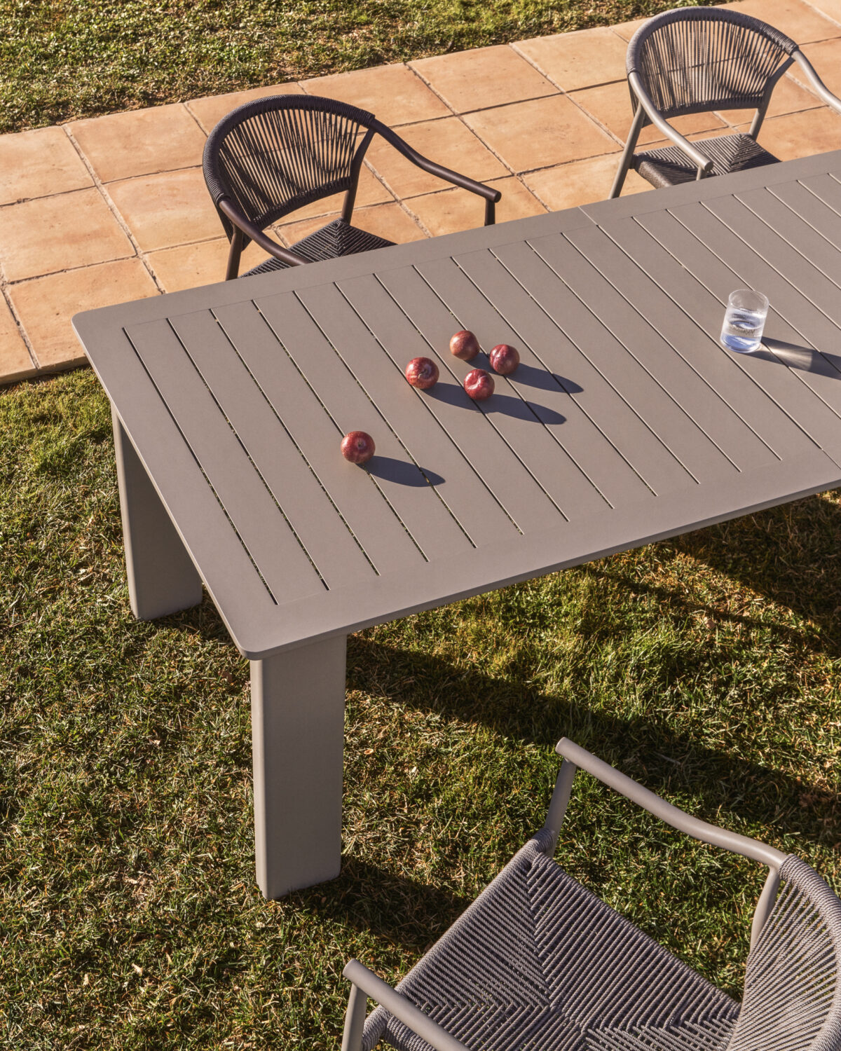 Kave Home Livorno uitschuifbare tafel van taupekleurig aluminium 233(350) x 100 cm - Afbeelding 2