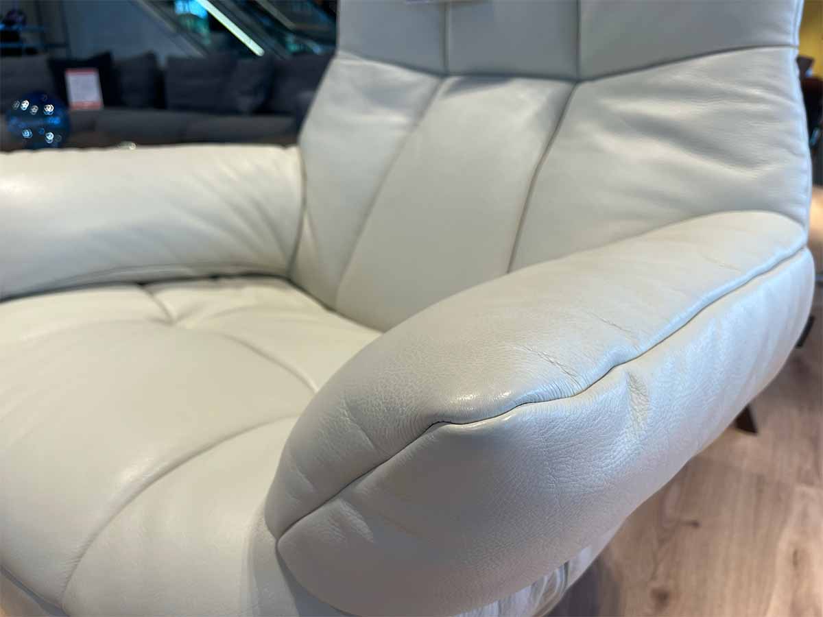 Natuzzi Italia Re-Vive fauteuil + hocker - showroommodel - Afbeelding 6