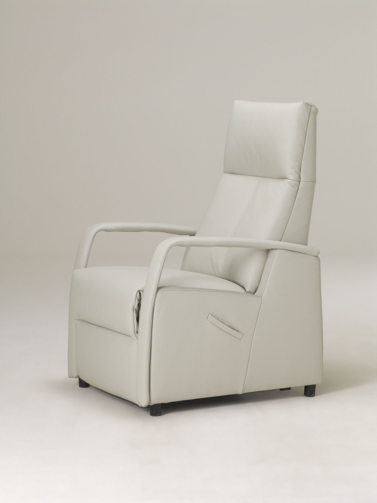 De Toekomst Tirana relaxfauteuil – schuin vooraanzicht