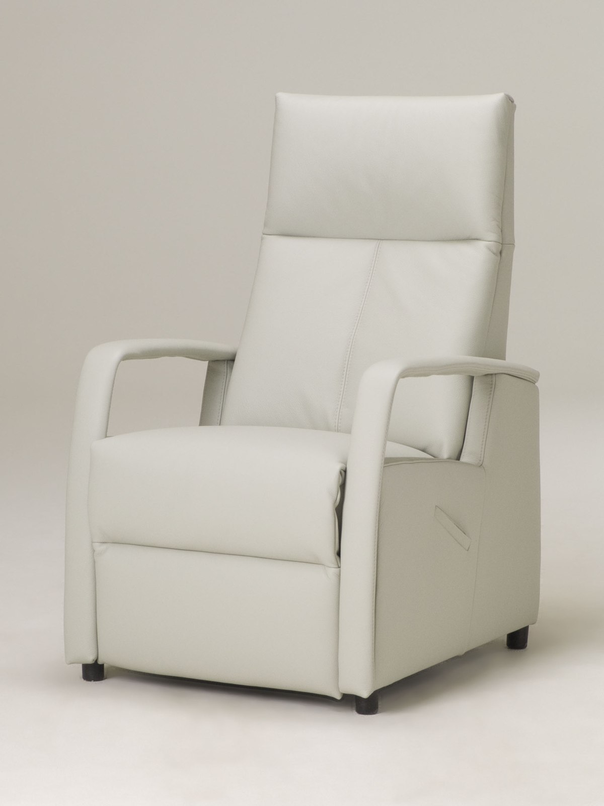 De Toekomst Tirana relaxfauteuil – schuin vooraanzicht