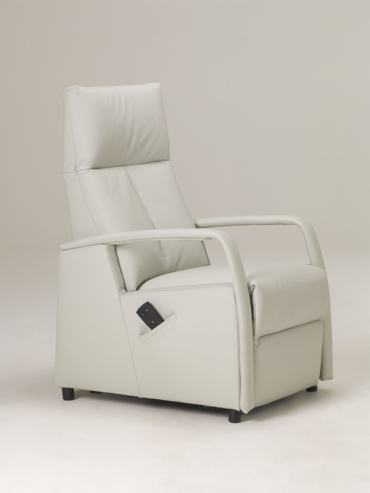 De Toekomst Tirana relaxfauteuil – zijaanzicht