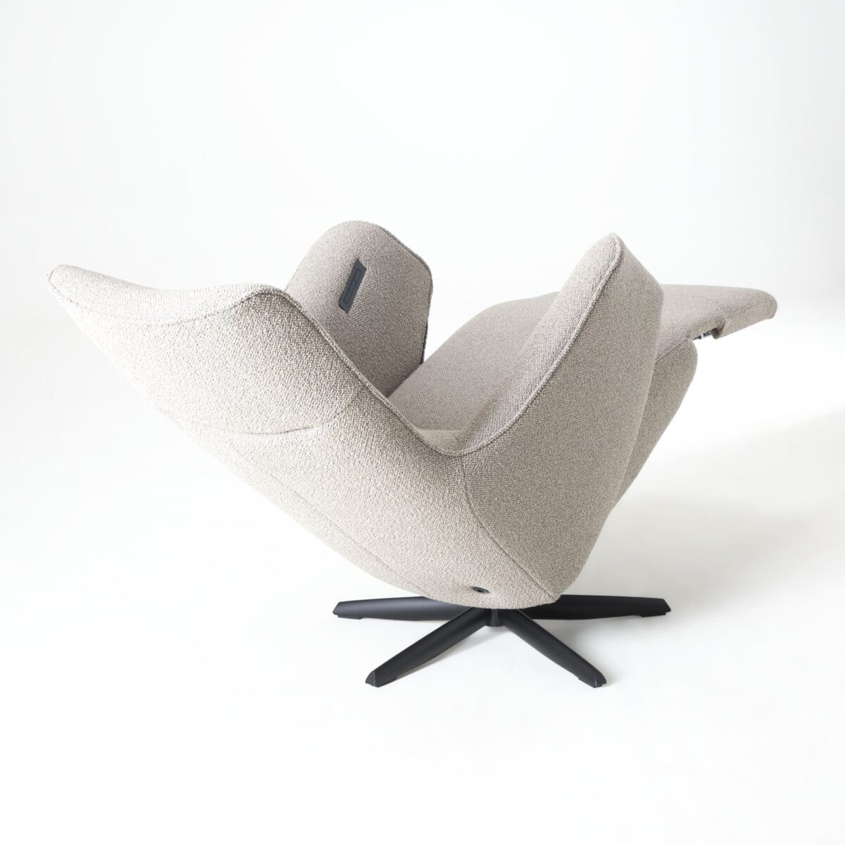 De Toekomst Twice Pro TW-082N relaxfauteuil schuin achteraanzicht