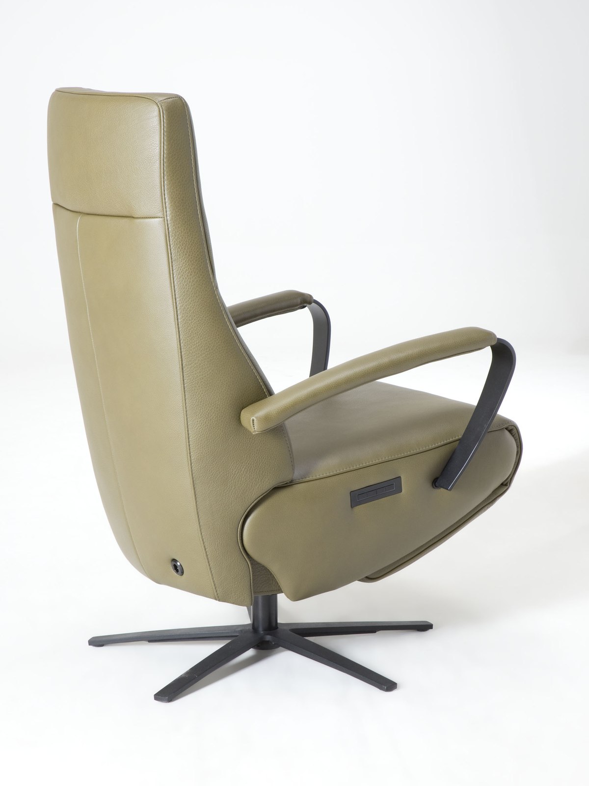 De Toekomst Twice Pro TW-143N relaxfauteuil schuin achteraanzicht