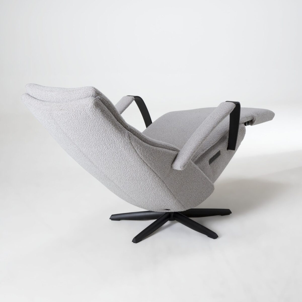 De Toekomst Twice Pro TW-218N relaxfauteuil schuin achteraanzicht