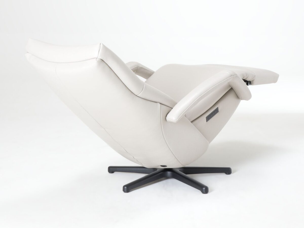 De Toekomst Twice Pro TW-282N relaxfauteuil schuin achteraanzicht