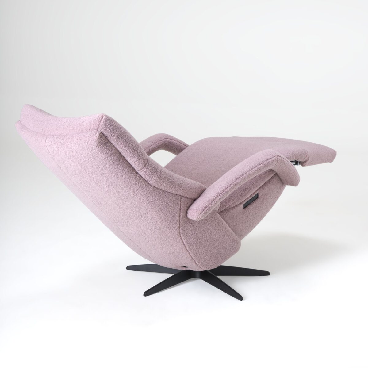 De Toekomst Twice Pro TW-295N relaxfauteuil schuin achteraanzicht
