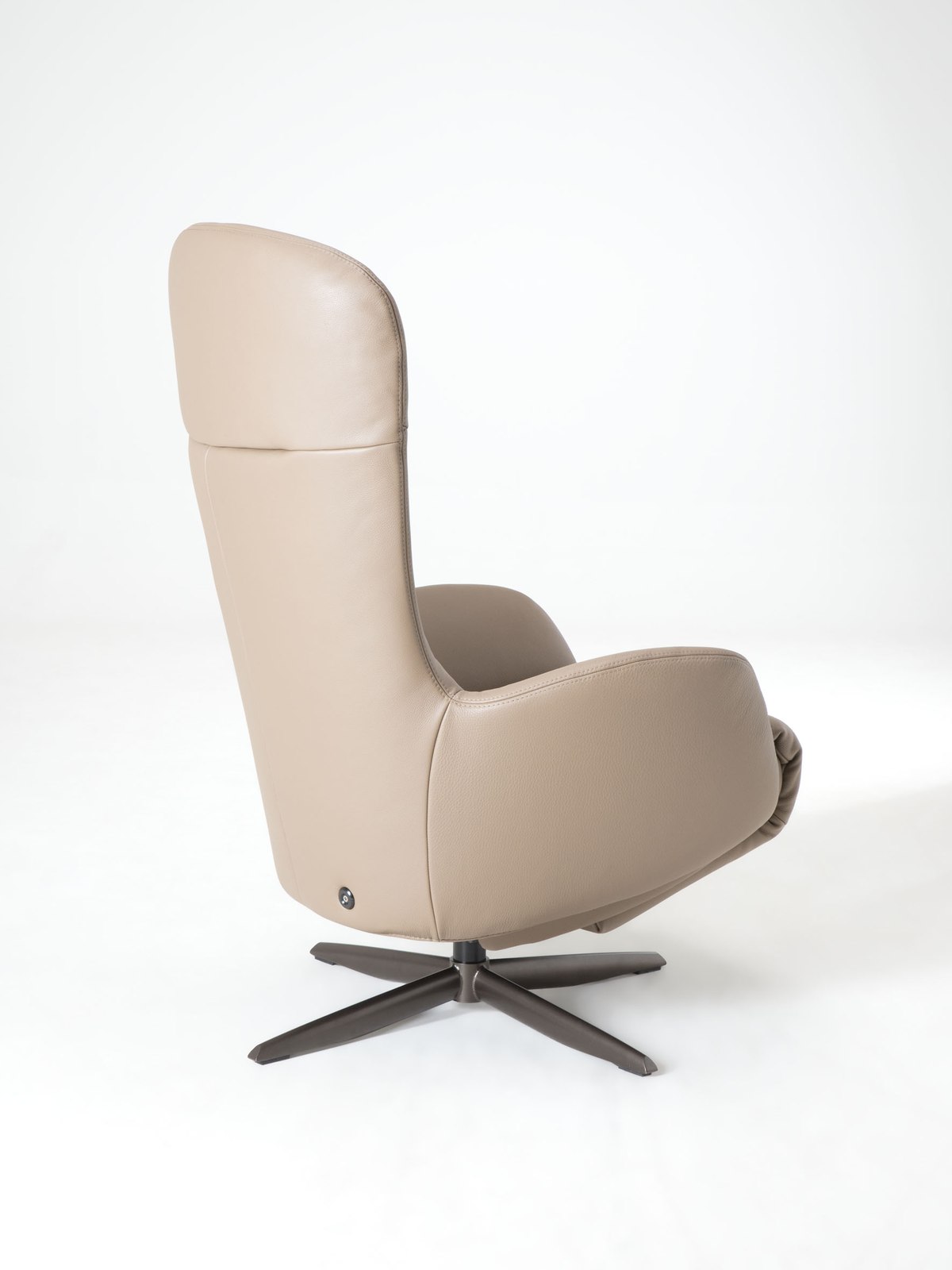 De Toekomst Twice Pro TW-302N relaxfauteuil schuin achteraanzicht