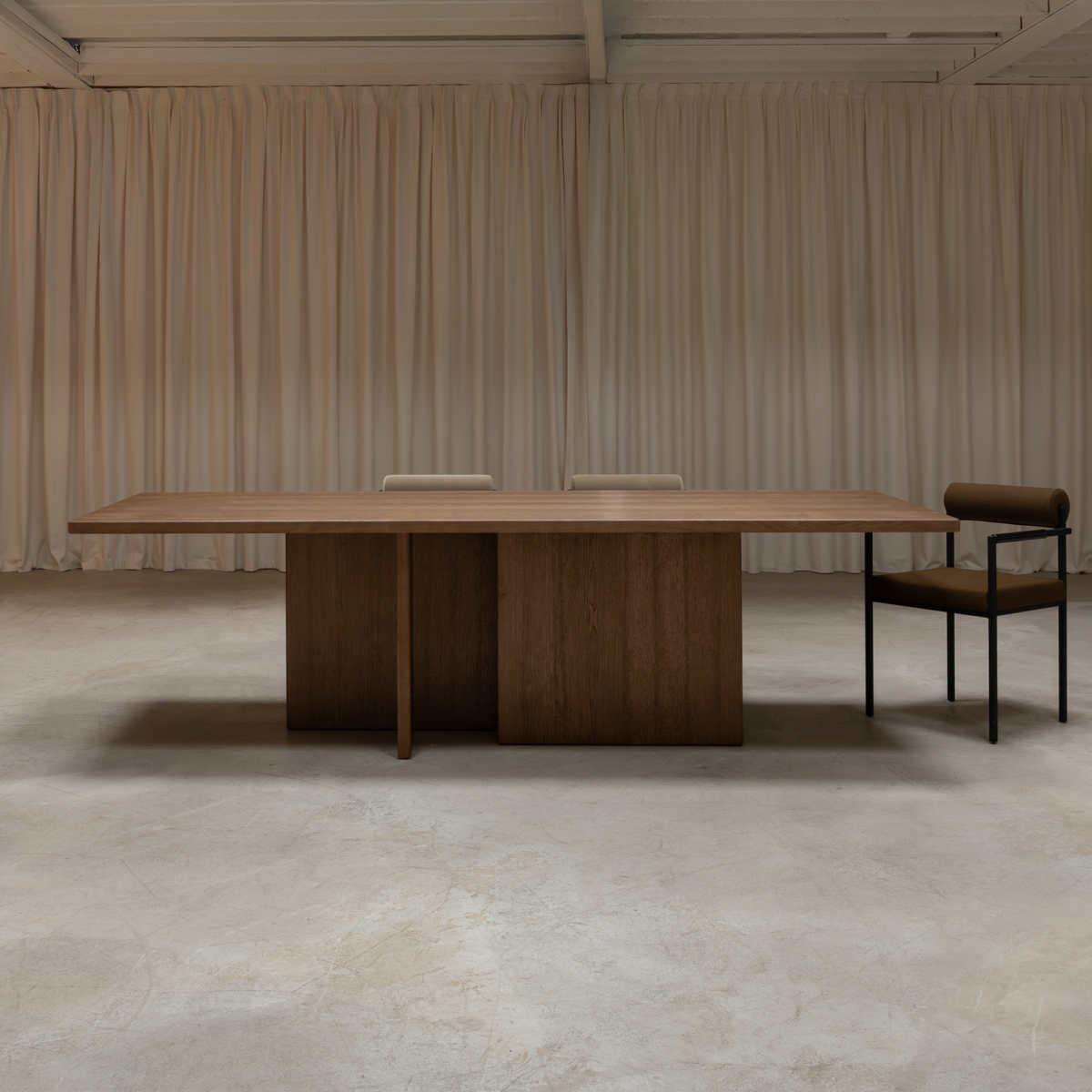 Studio HENK Federico eettafel rechthoekig eiken donker bruin gebeitst