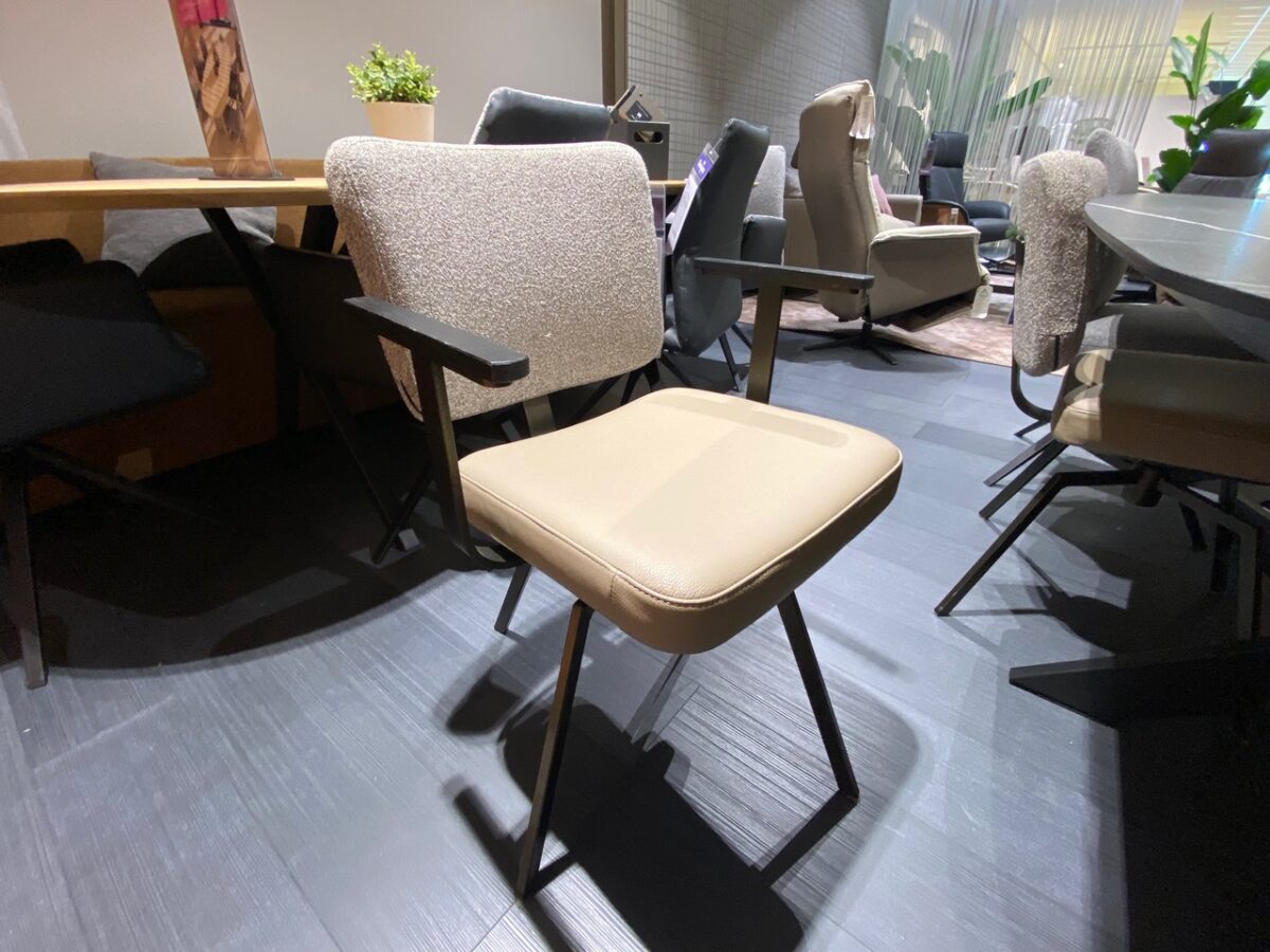 MOVANI Siano eetkamerstoel met arm– showroommodel
