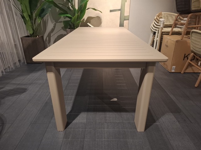 Kave Home Livorno uitschuiftafel outdoor– showroommodel