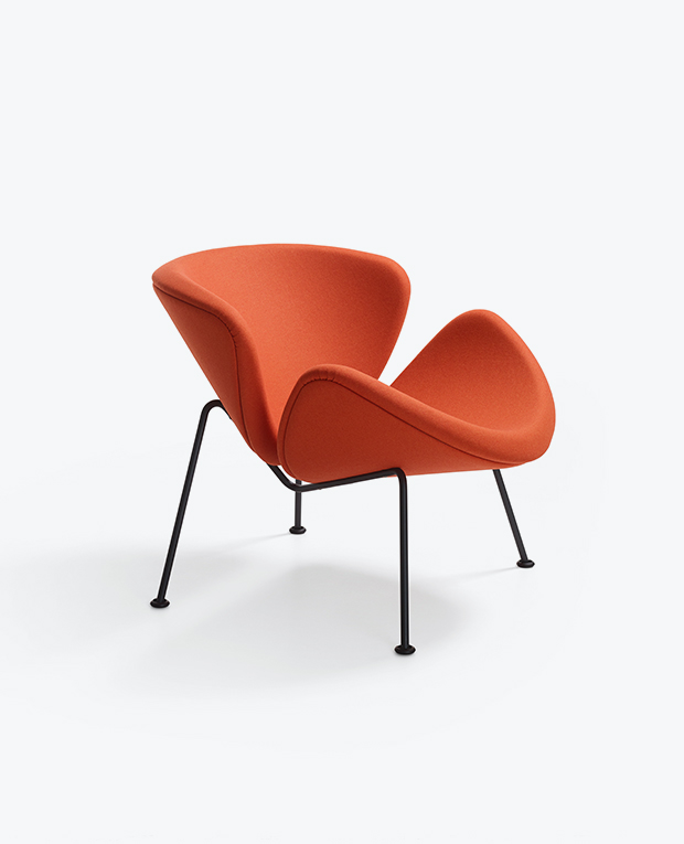 OrangeSlice_Armchair_Artifort_1C_620x765px.jpg