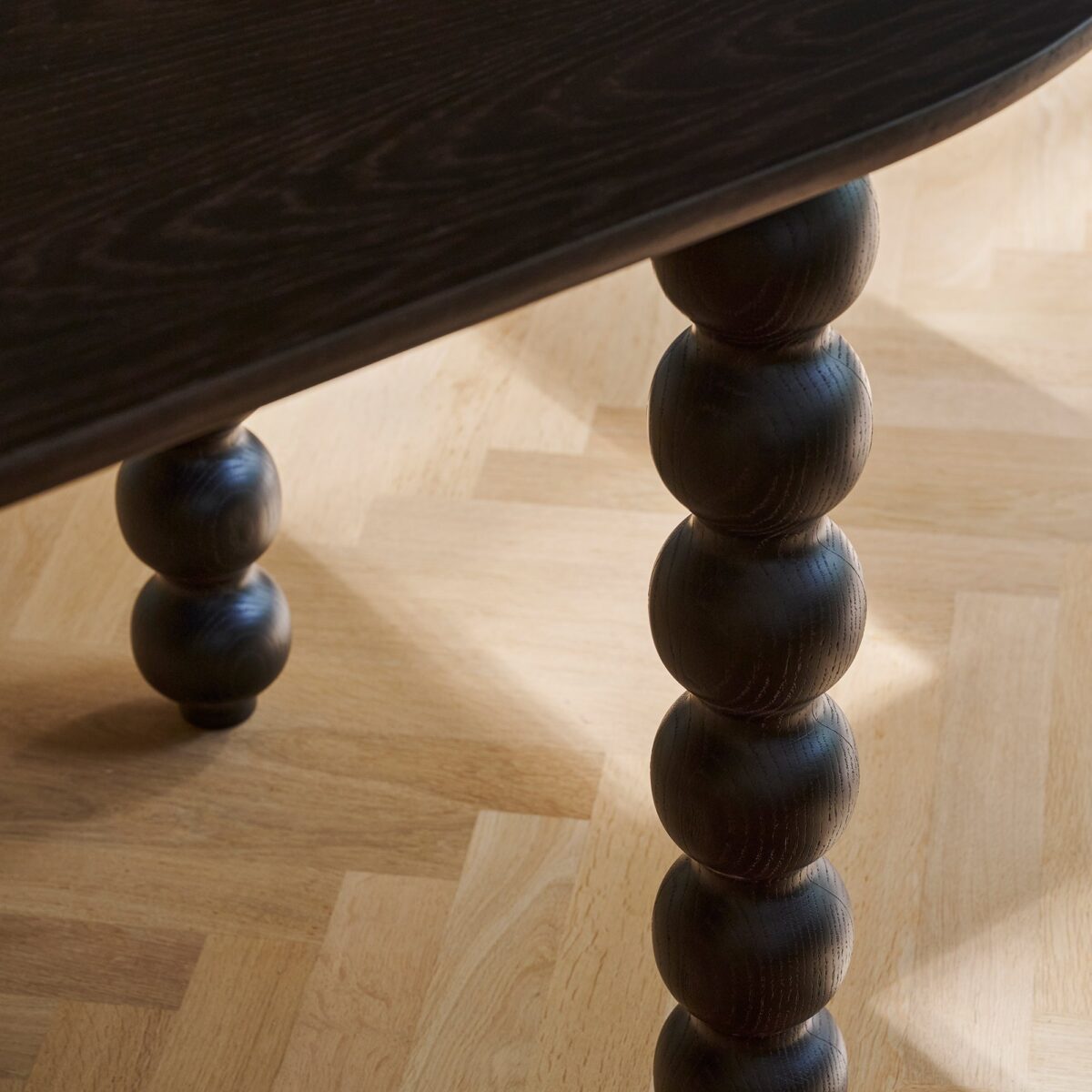 Studio HENK Turn eetkamerbank Eiken zwarte beits 180cm - Afbeelding 2