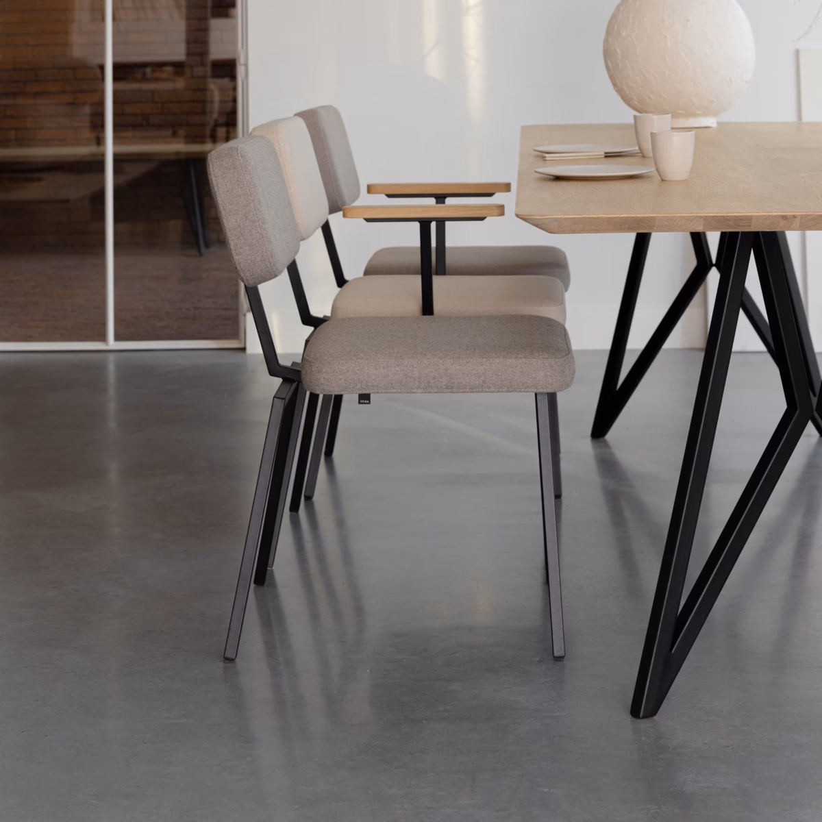 Studio HENK Butterfly eettafel rond eiken gerookte beits - Afbeelding 10