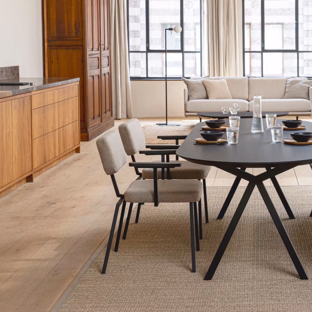 Studio HENK Slim X-type eettafel rechthoekig eiken hardwax olie natural light met zwart onderstel - Afbeelding 3