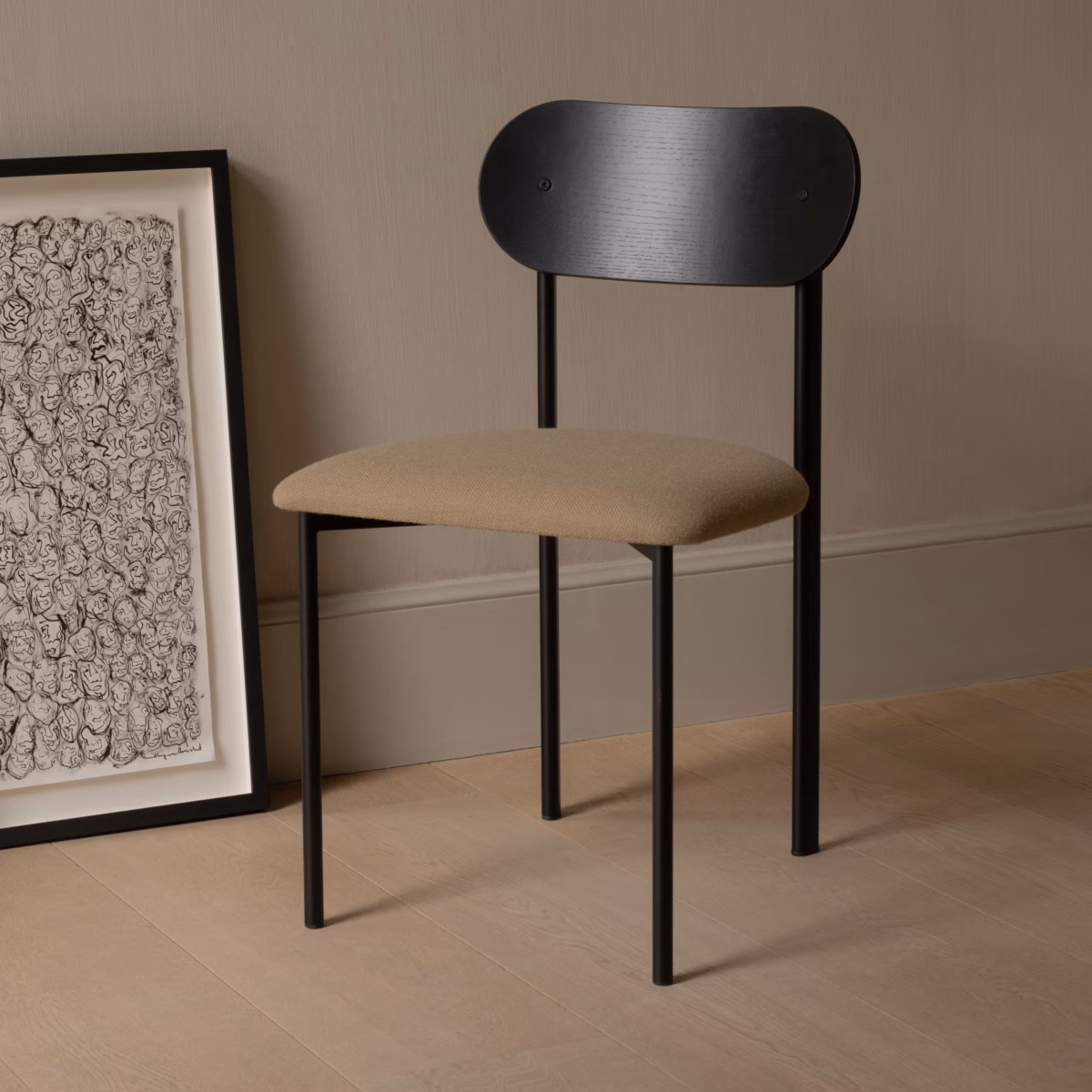 Studio HENK Oblique eetkamerstoel bekleed met armleuning - Afbeelding 7