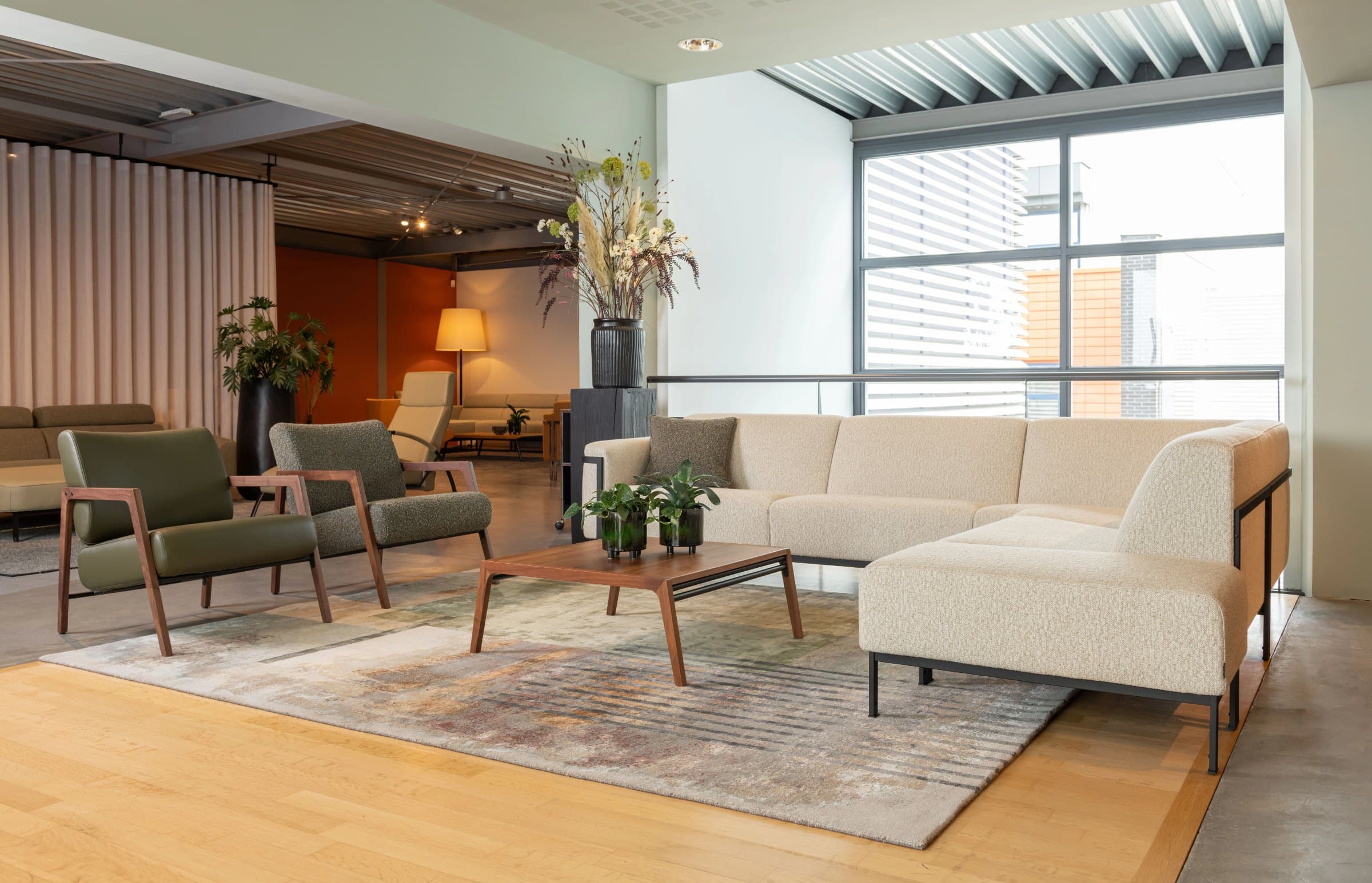Harvink Flink bank met hocker en Fraai fauteuil
