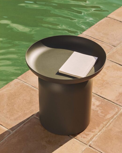 Kave Home Arcola bijzettafel van aluminium in groen Ø45 cm