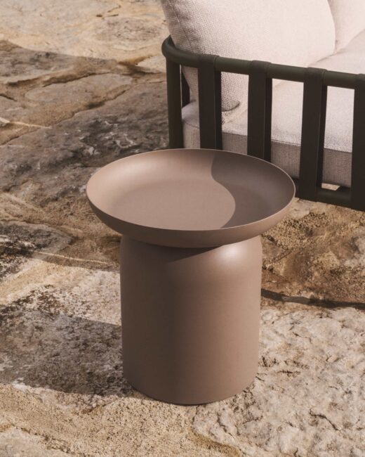 Kave Home Arcola bijzettafel van aluminium in taupe Ø45 cm