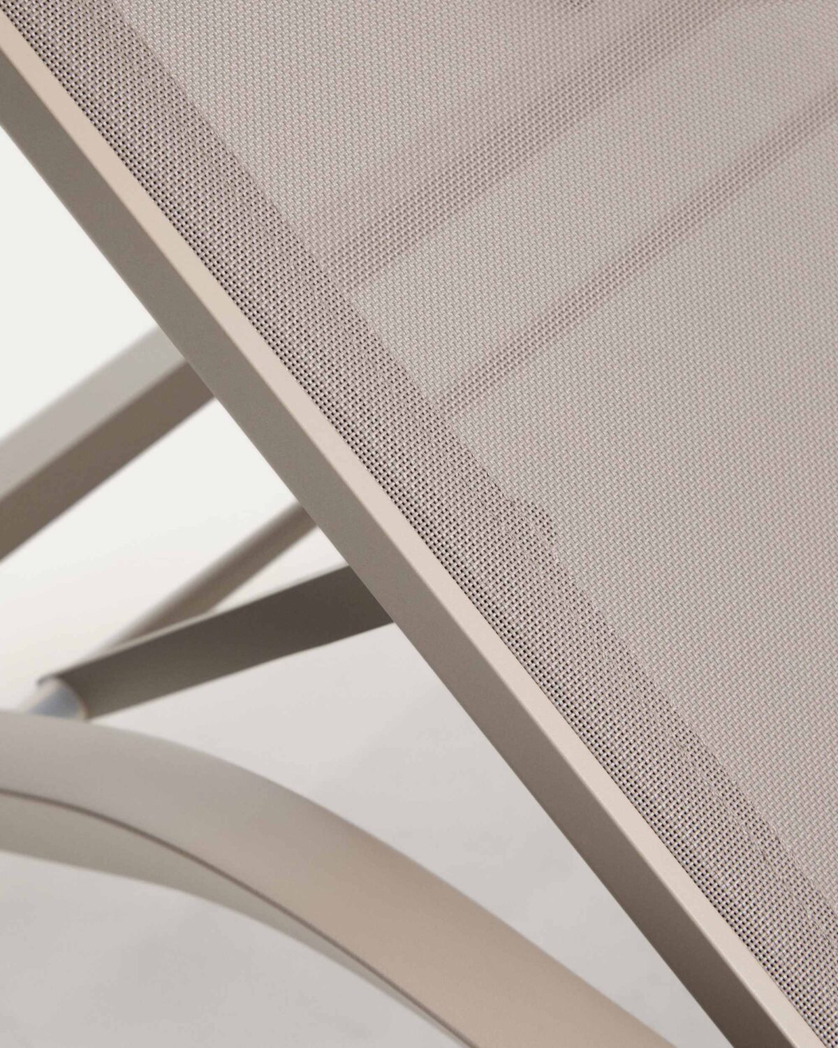 Kave Home capraia ligstoel taupe