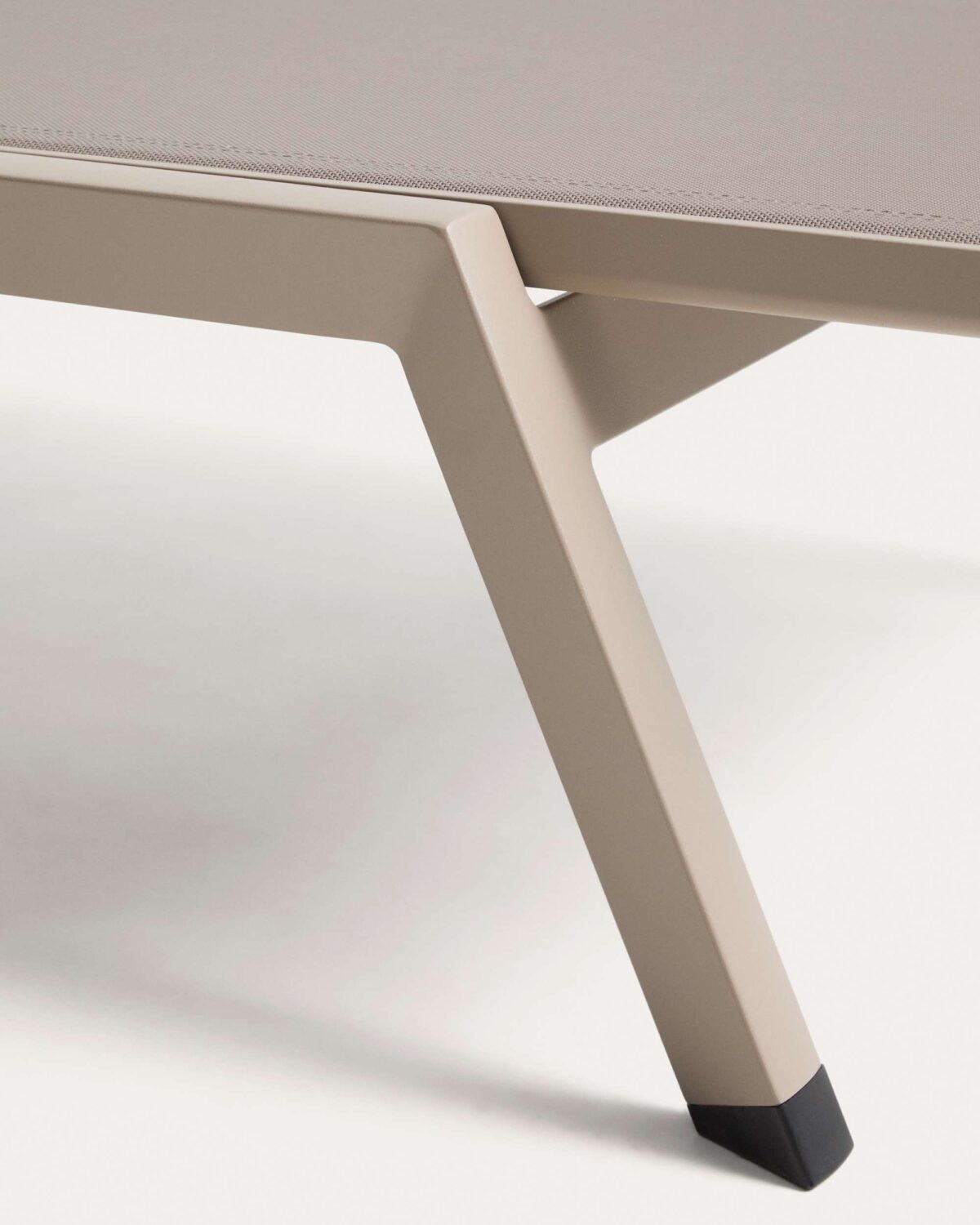 Kave Home capraia ligstoel taupe