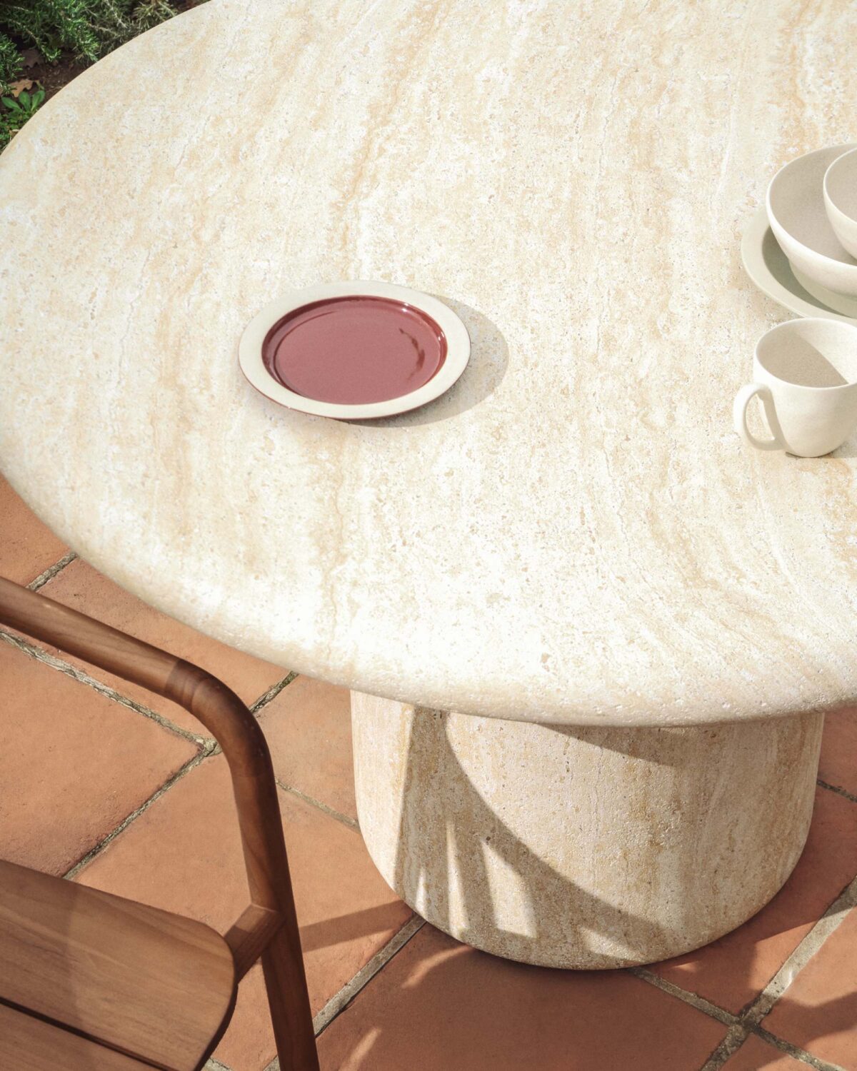 Kave Home drasi ronde tafel sfeerbeeld