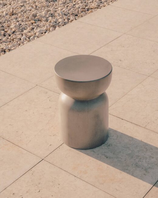 Kave Home Garbet ronde cement bijzettafel Ø32 cm