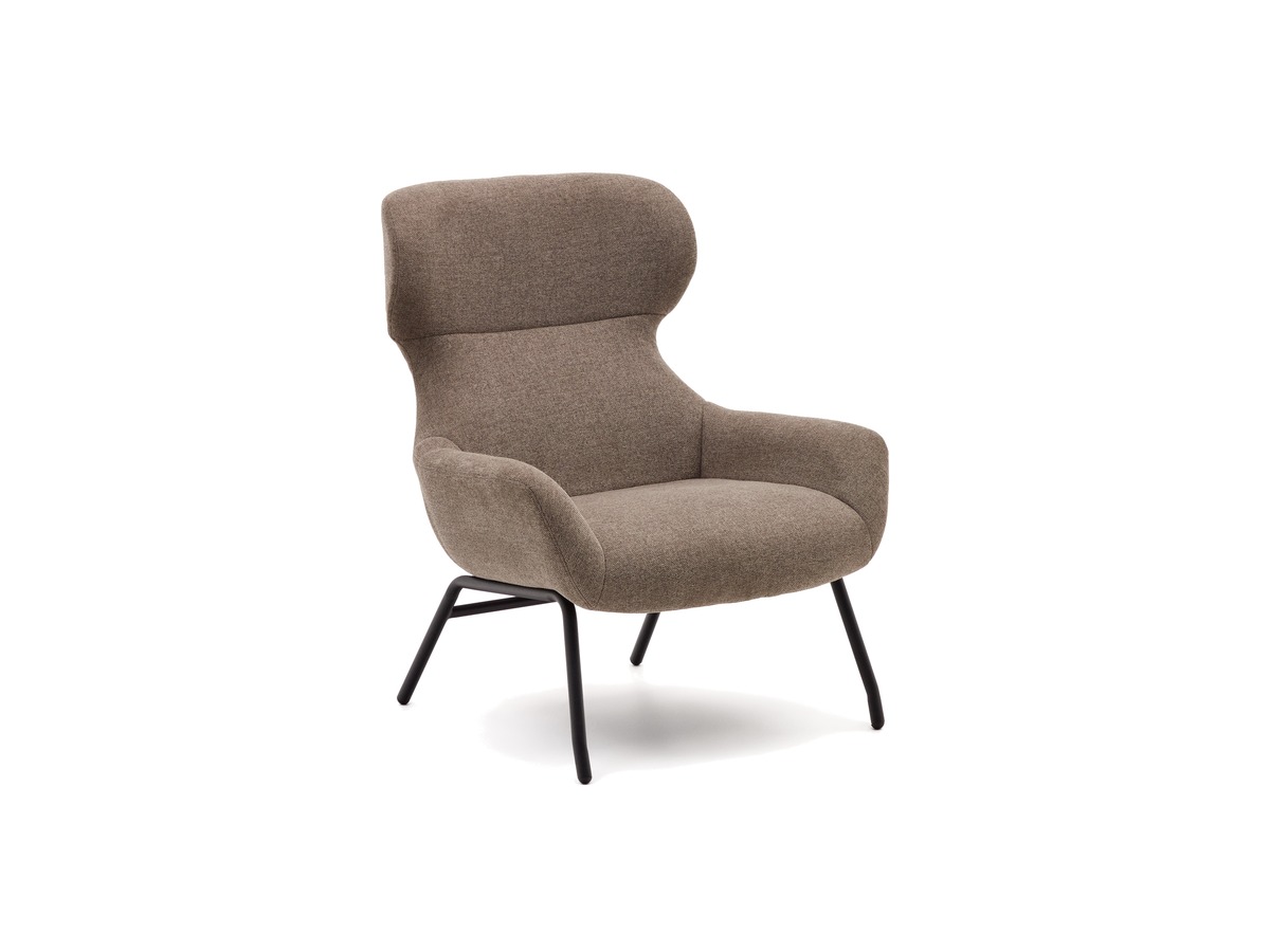 Kave Home Belina-fauteuil van lichtbruine chenille en staal met zwarte afwerking FSC 100% – packshot