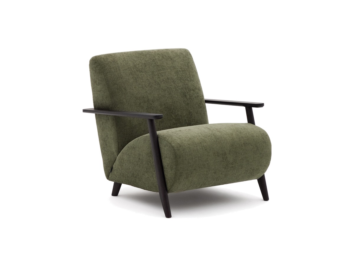 Kave Home Fauteuil Meghan in groene chenille en van massief essenhout met wengé afwerking FSC Mix Credit – packshot