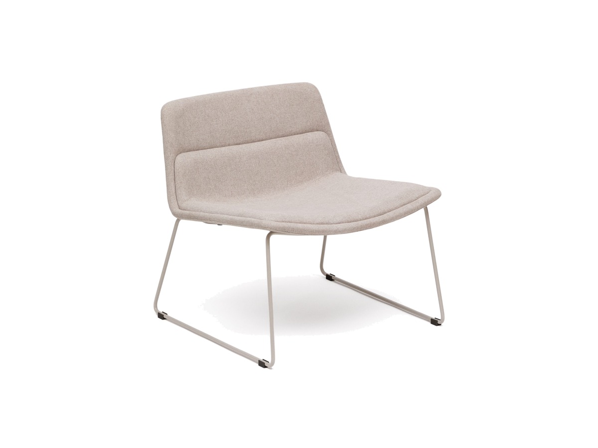 Kave Home Zahara fauteuil beige en staal met beige afwerking, 100% FSC. – packshot