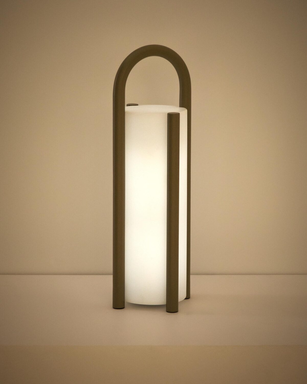 Kave Home leros tafellamp groot taupe