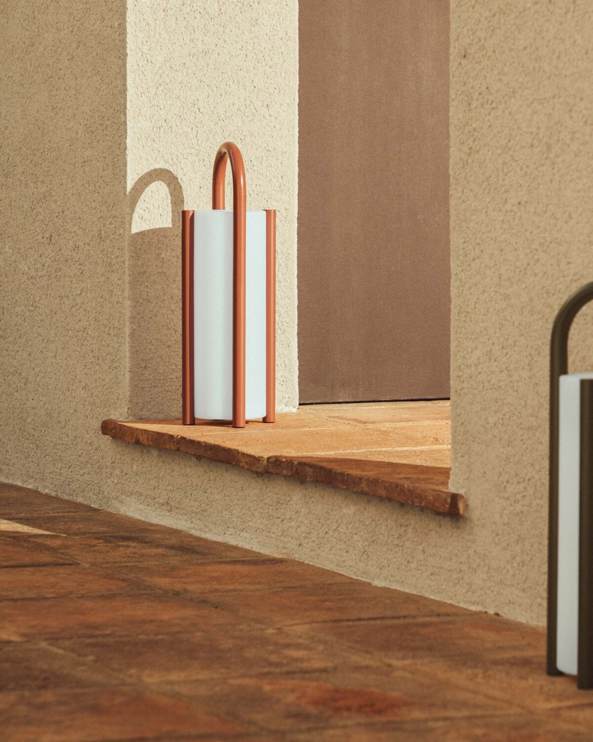 Kave Home leros tafellamp groot terracotta sfeerbeeld