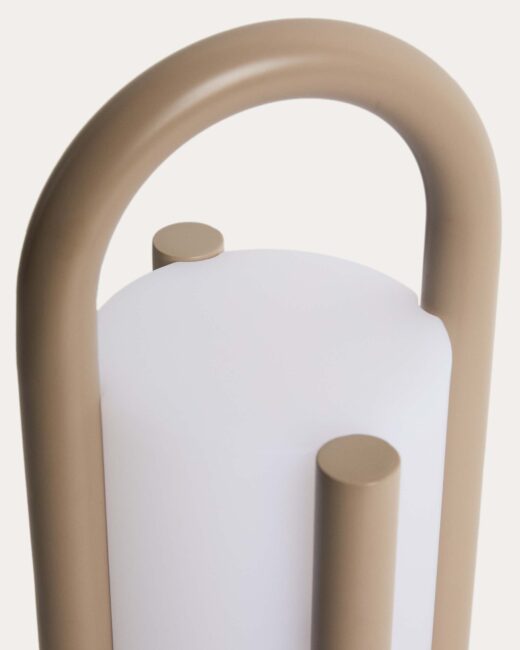 Kave Home Leros kleine draagbare tafellamp van polyethyleen en taupe staal
