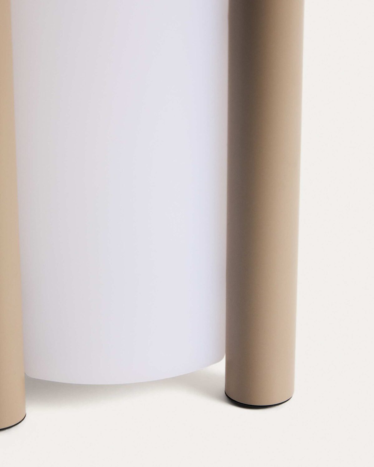 Kave Home leros tafellamp klein taupe