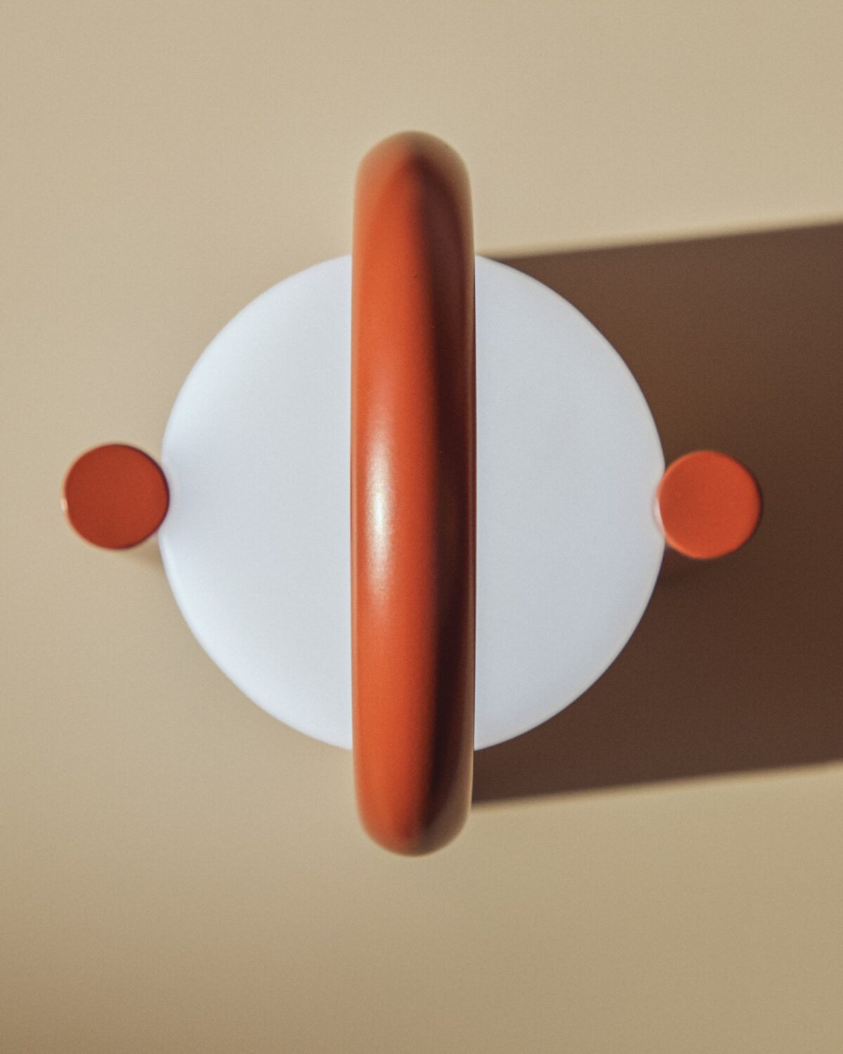 Kave Home leros tafellamp klein terracotta sfeerbeeld