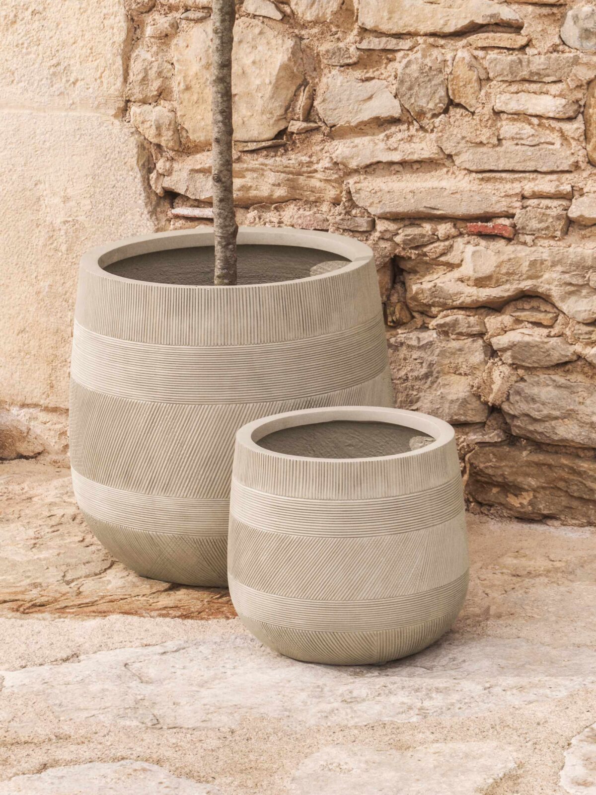 Kave Home tival bloempotten beige set sfeerbeeld