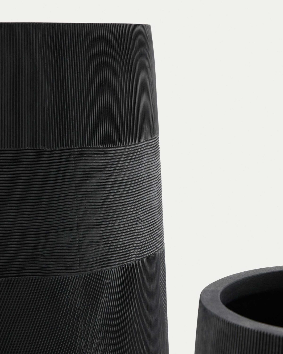 Kave Home tival bloempotten zwart set
