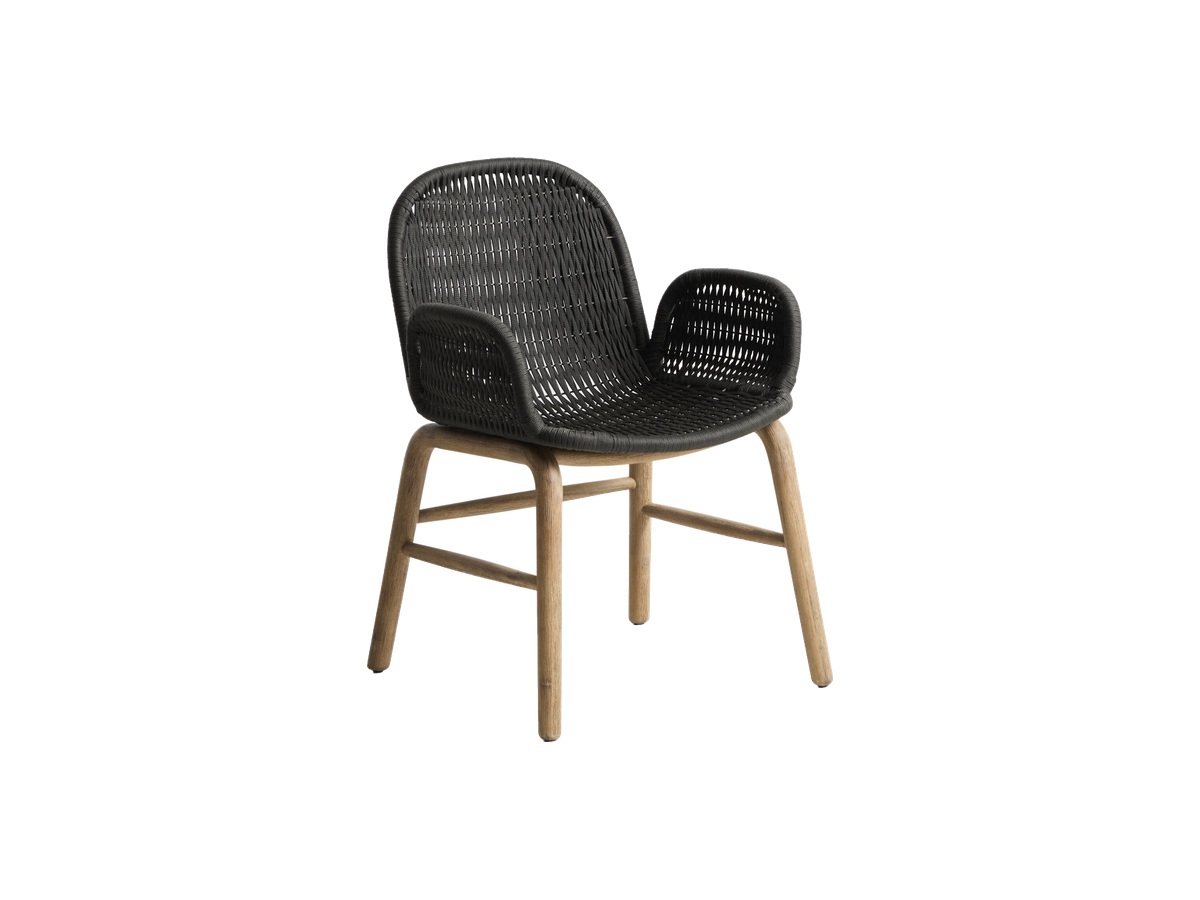 Kave Home Alipa stoel met armleuningen van massief acaciahout en donkergrijs touw FSC 100%