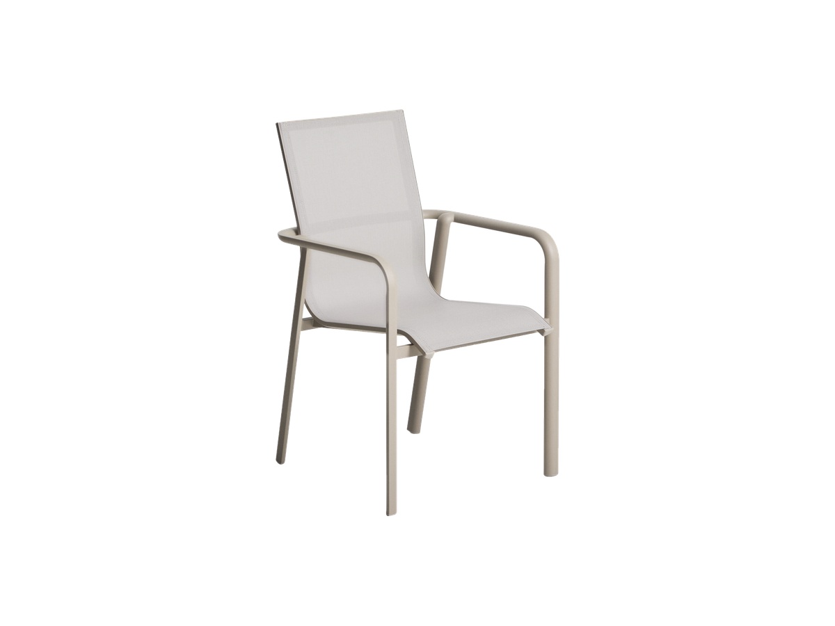 Kave Home Canea stapelbare outdoor stoel van beige textileen en taupekleurig aluminium